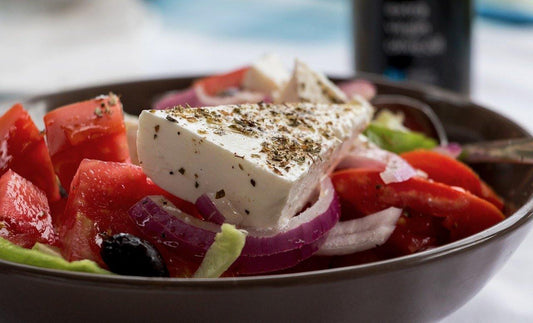 Gresk salat grønnsaker oppskrift Sanomega naturell urteblanding omega-3 fiskeolje